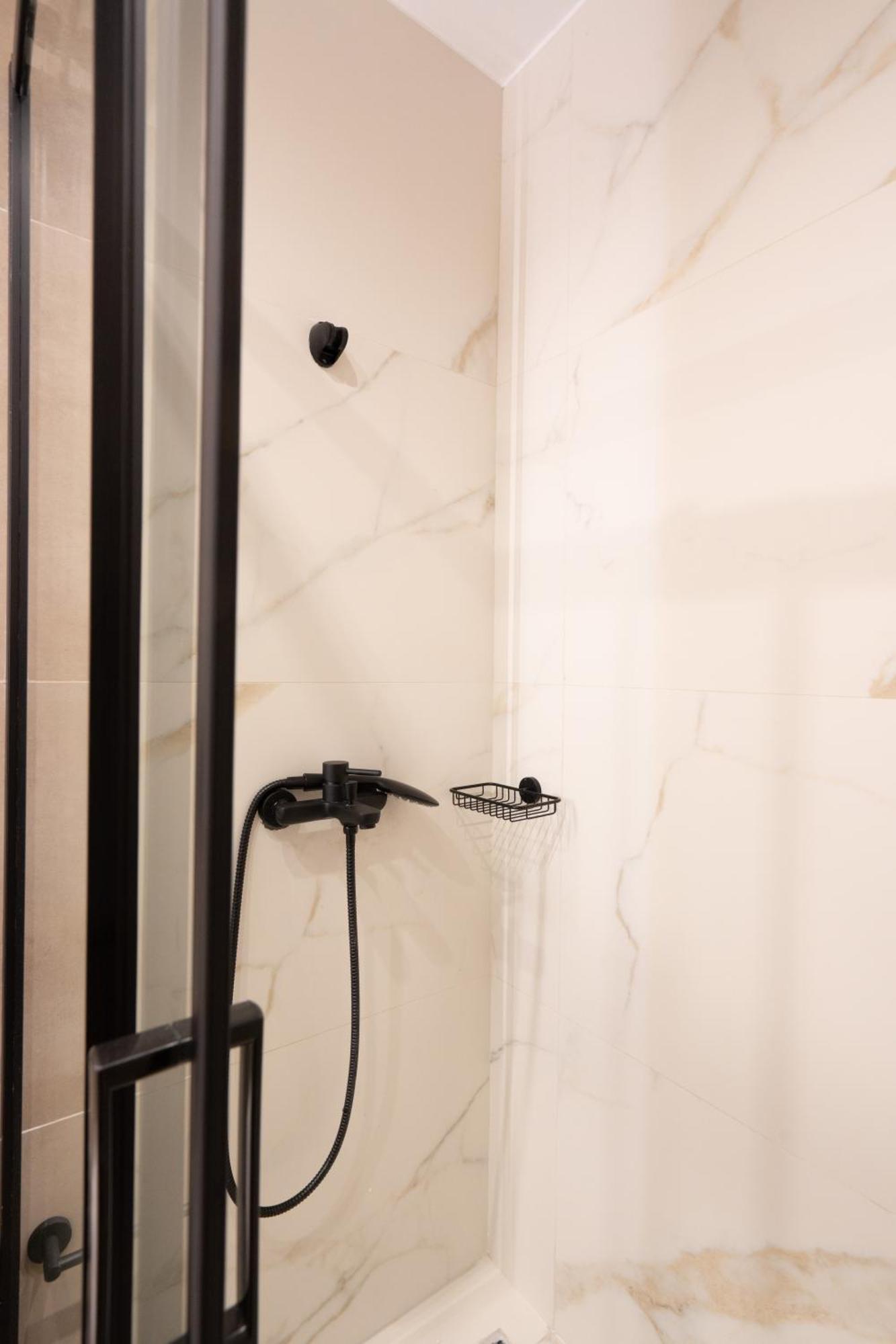 Luxury 4 Bedrooms Apartment Near Flisvos Marina 比雷埃夫斯 外观 照片