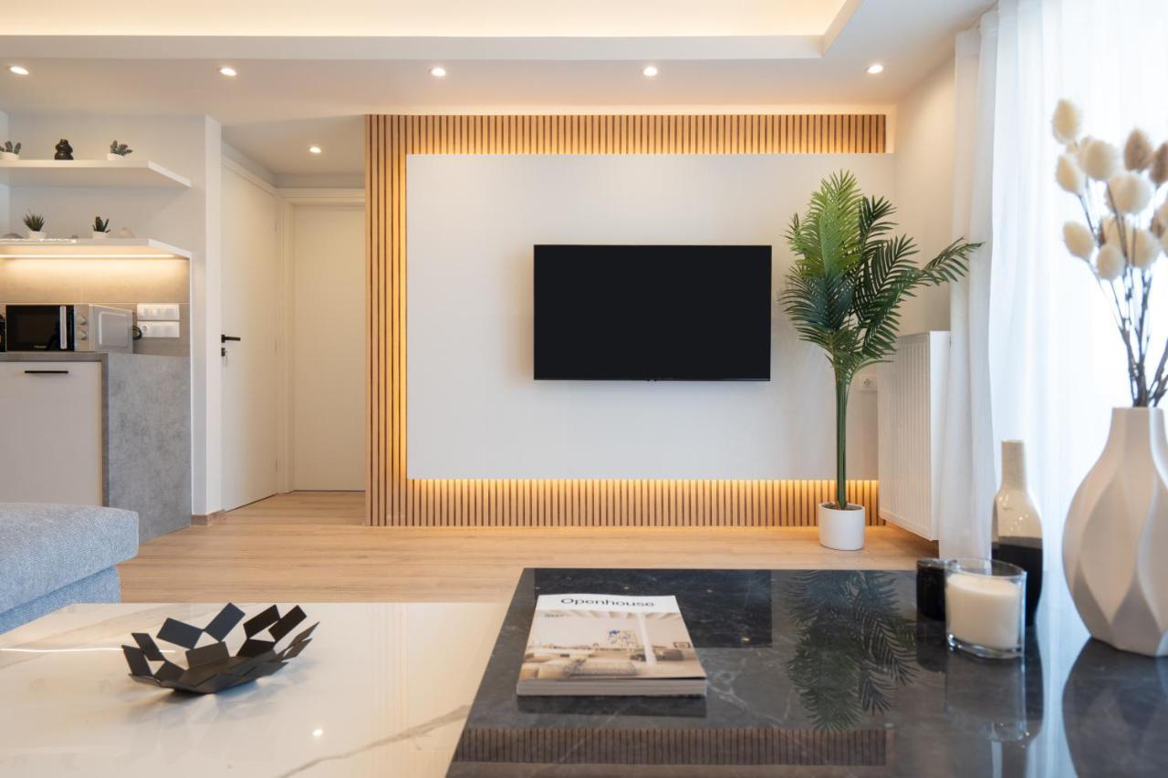 Luxury 4 Bedrooms Apartment Near Flisvos Marina 比雷埃夫斯 外观 照片