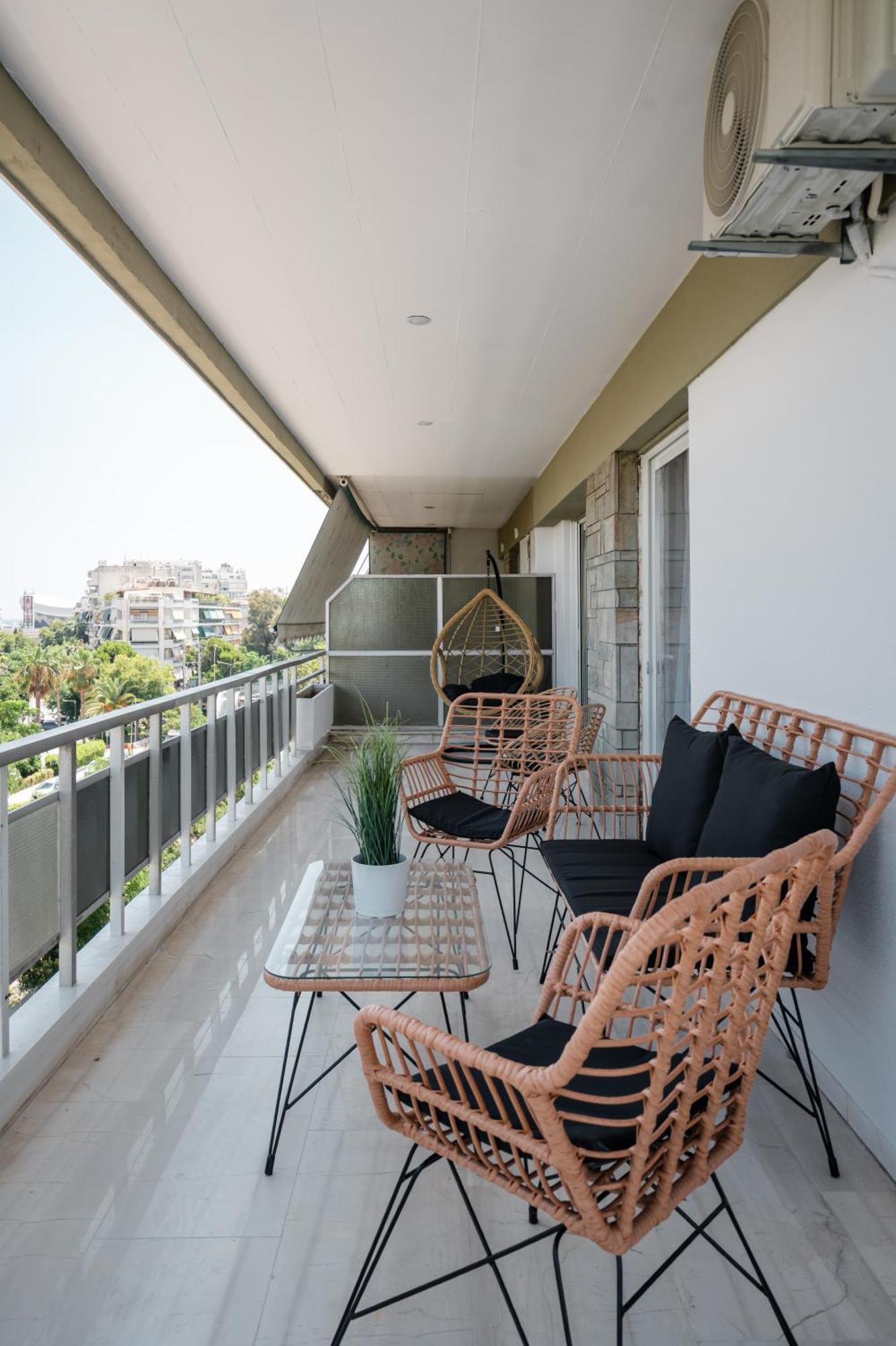 Luxury 4 Bedrooms Apartment Near Flisvos Marina 比雷埃夫斯 外观 照片