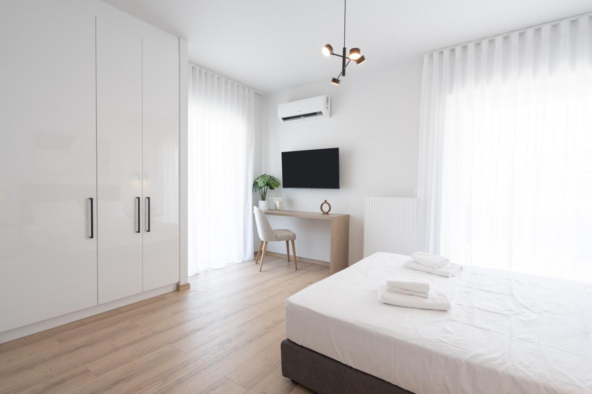 Luxury 4 Bedrooms Apartment Near Flisvos Marina 比雷埃夫斯 外观 照片