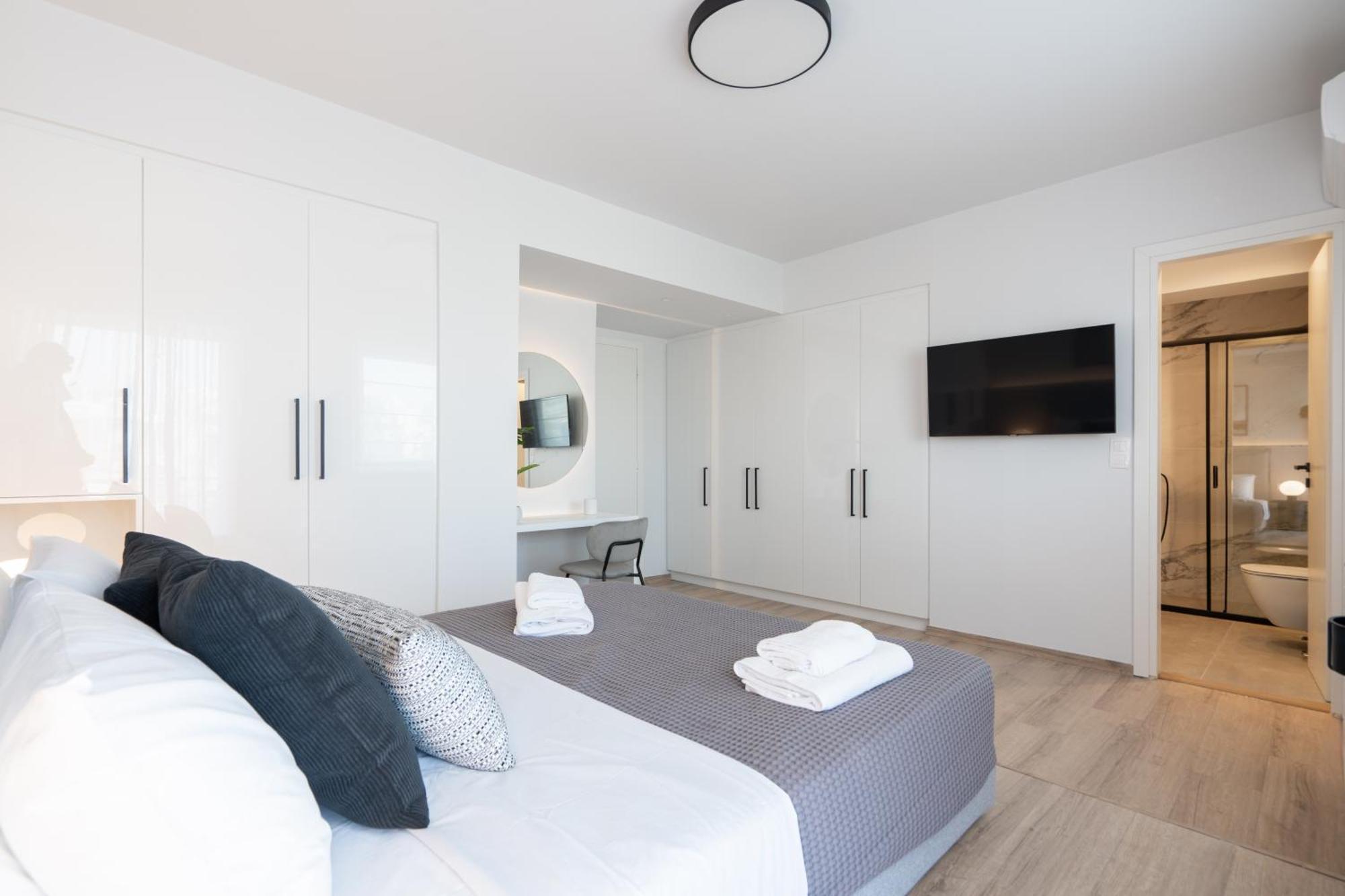 Luxury 4 Bedrooms Apartment Near Flisvos Marina 比雷埃夫斯 外观 照片