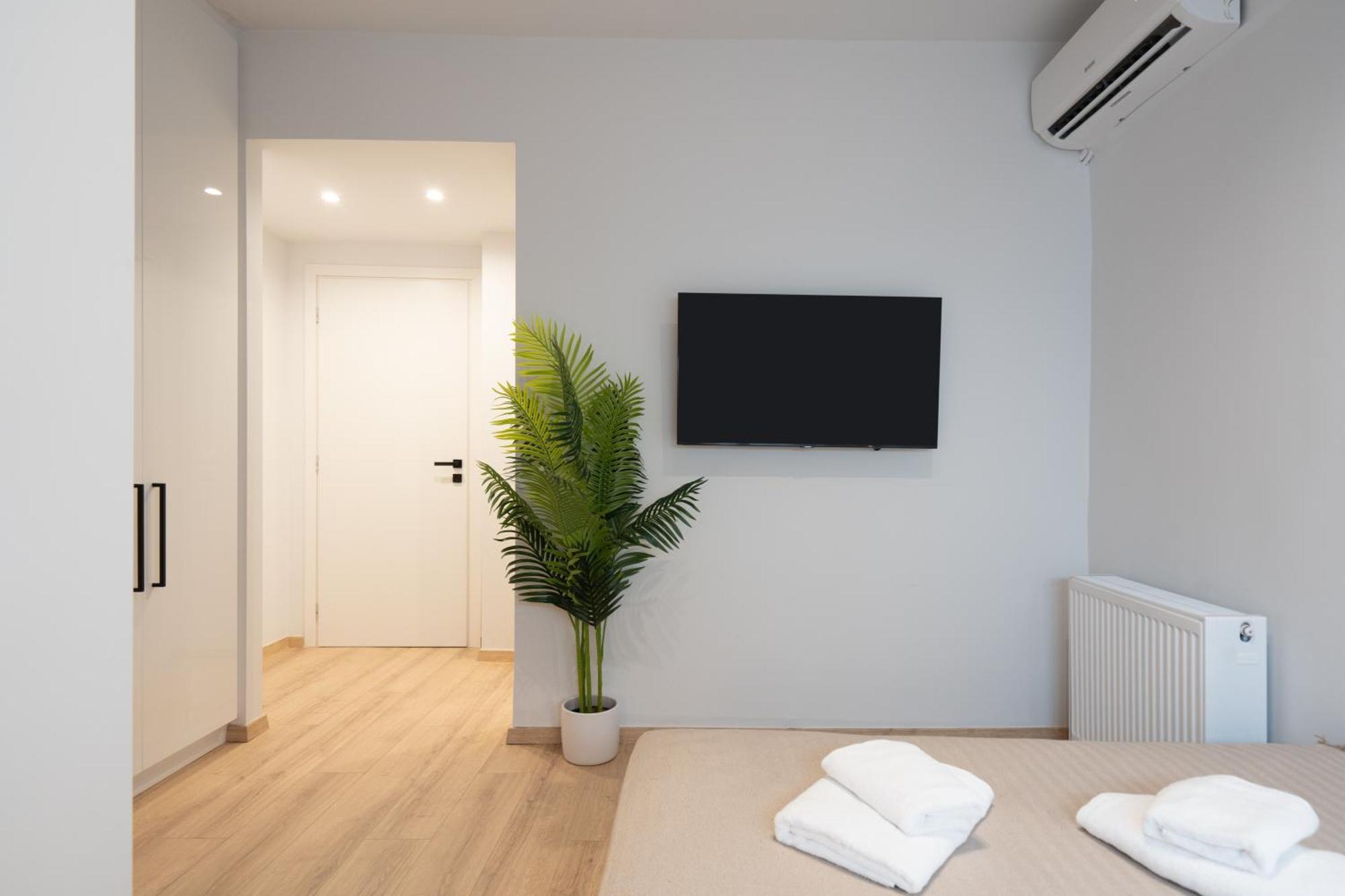 Luxury 4 Bedrooms Apartment Near Flisvos Marina 比雷埃夫斯 外观 照片