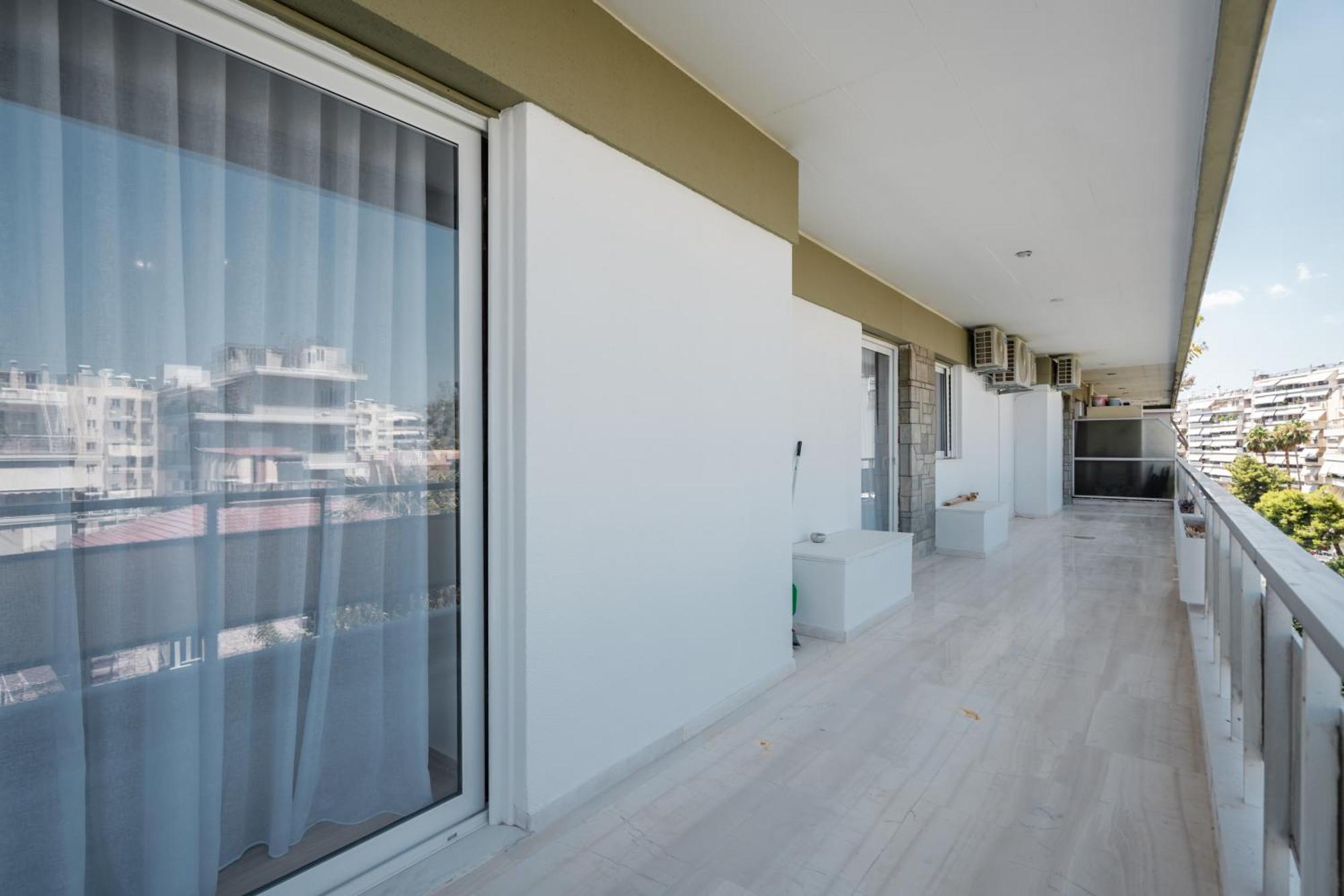 Luxury 4 Bedrooms Apartment Near Flisvos Marina 比雷埃夫斯 外观 照片