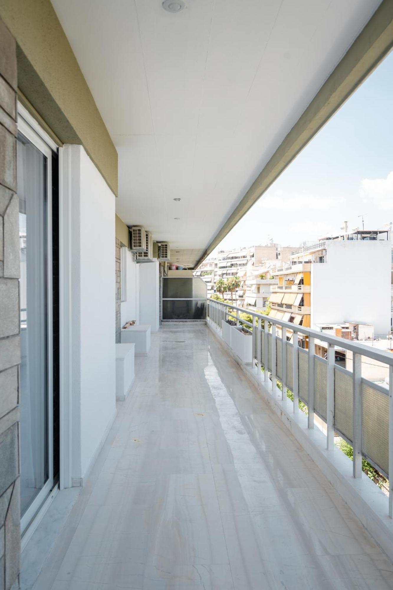 Luxury 4 Bedrooms Apartment Near Flisvos Marina 比雷埃夫斯 外观 照片