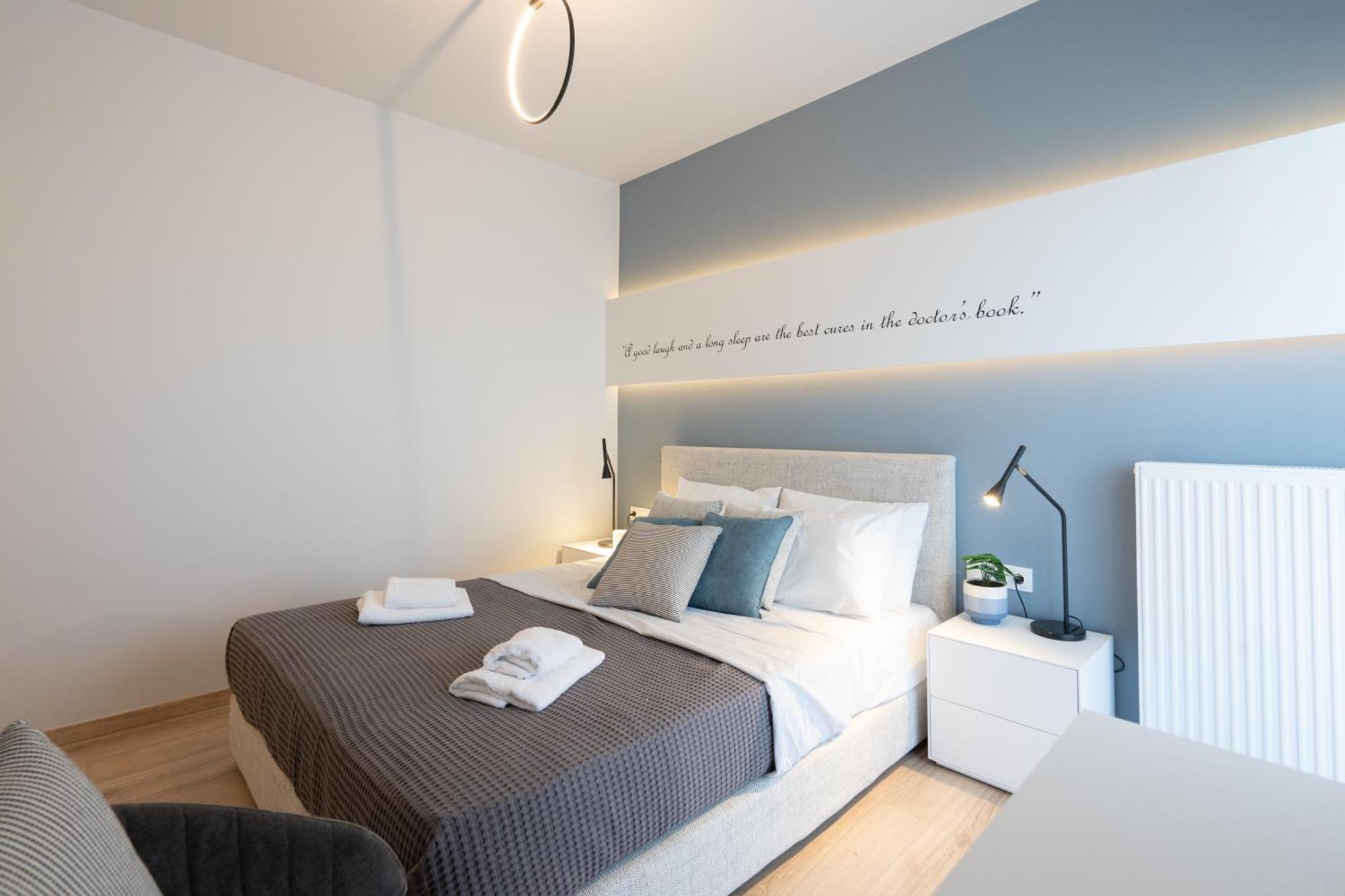 Luxury 4 Bedrooms Apartment Near Flisvos Marina 比雷埃夫斯 外观 照片