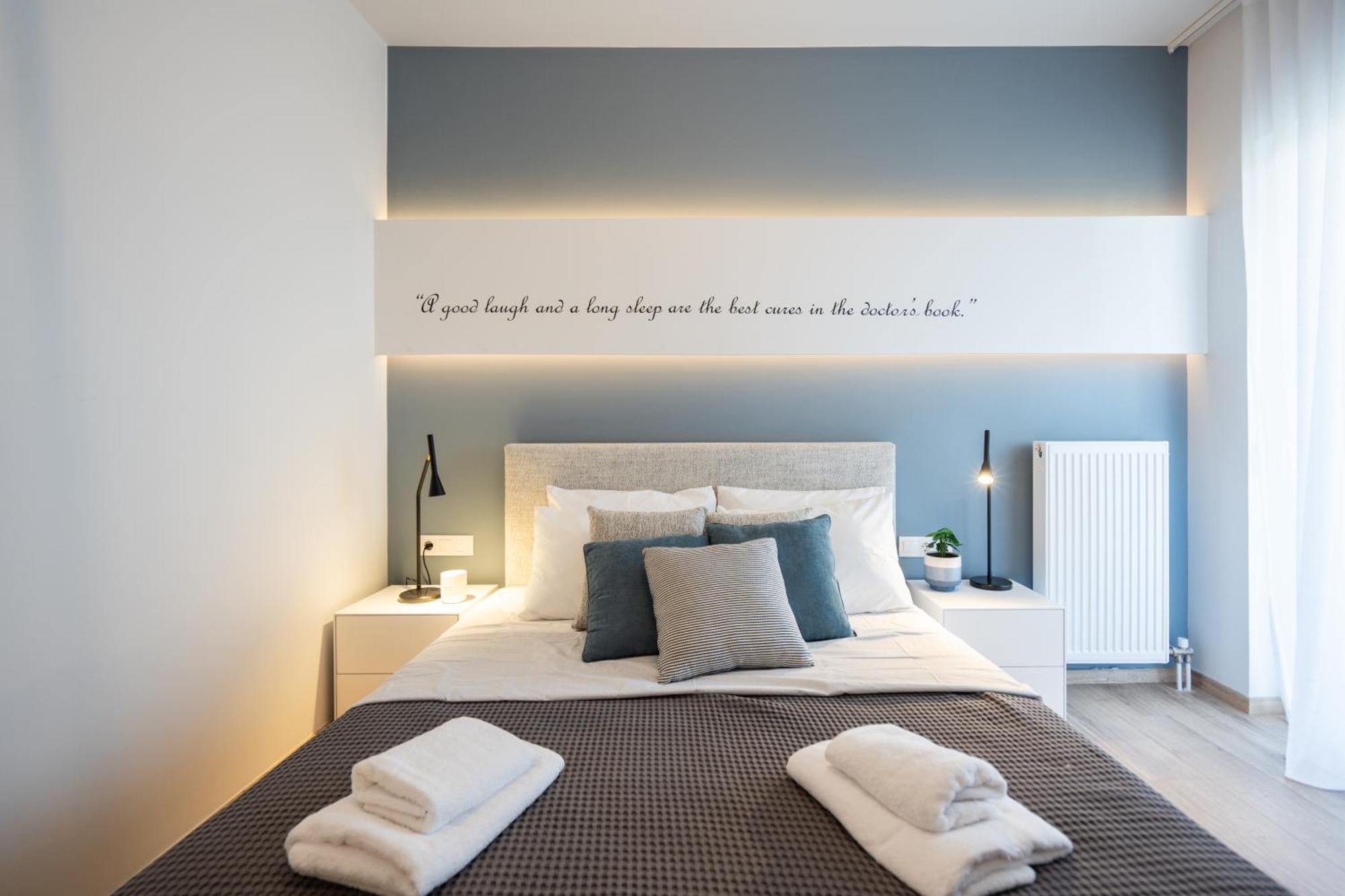 Luxury 4 Bedrooms Apartment Near Flisvos Marina 比雷埃夫斯 外观 照片