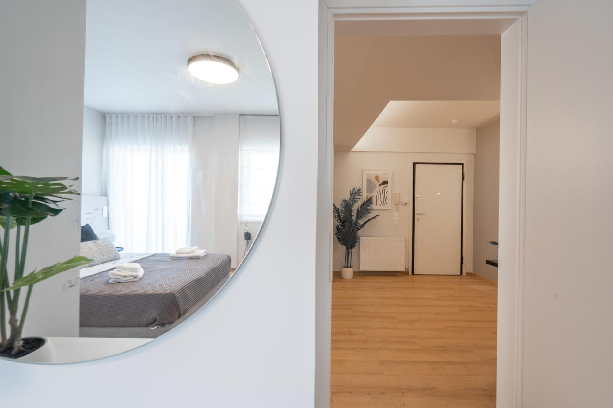 Luxury 4 Bedrooms Apartment Near Flisvos Marina 比雷埃夫斯 外观 照片